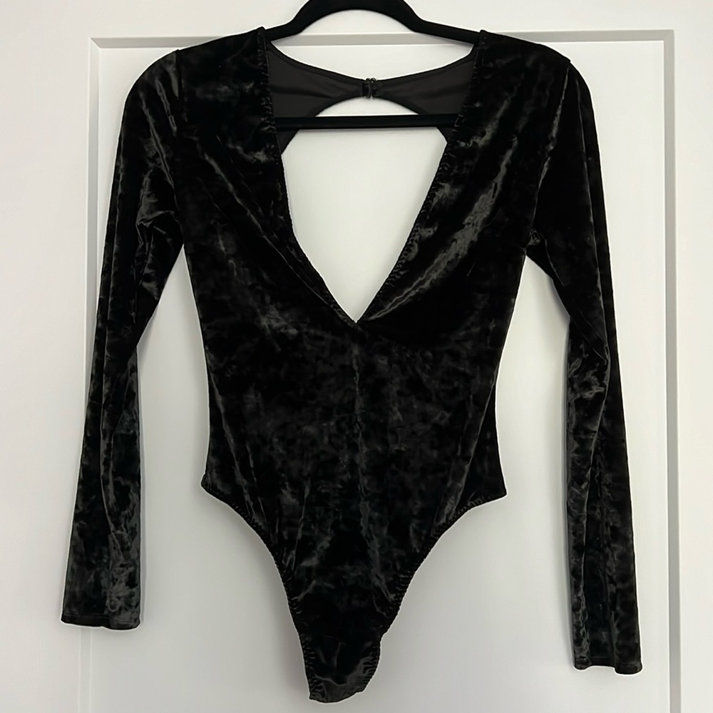 VS Deep V Longsleeve